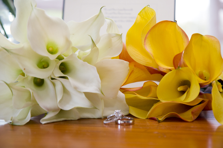 White and yellow calla lily bridal bouquets and wedding rings